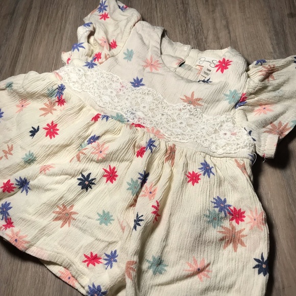 Jessica Simpson girls Floral blouse - Picture 2 of 4